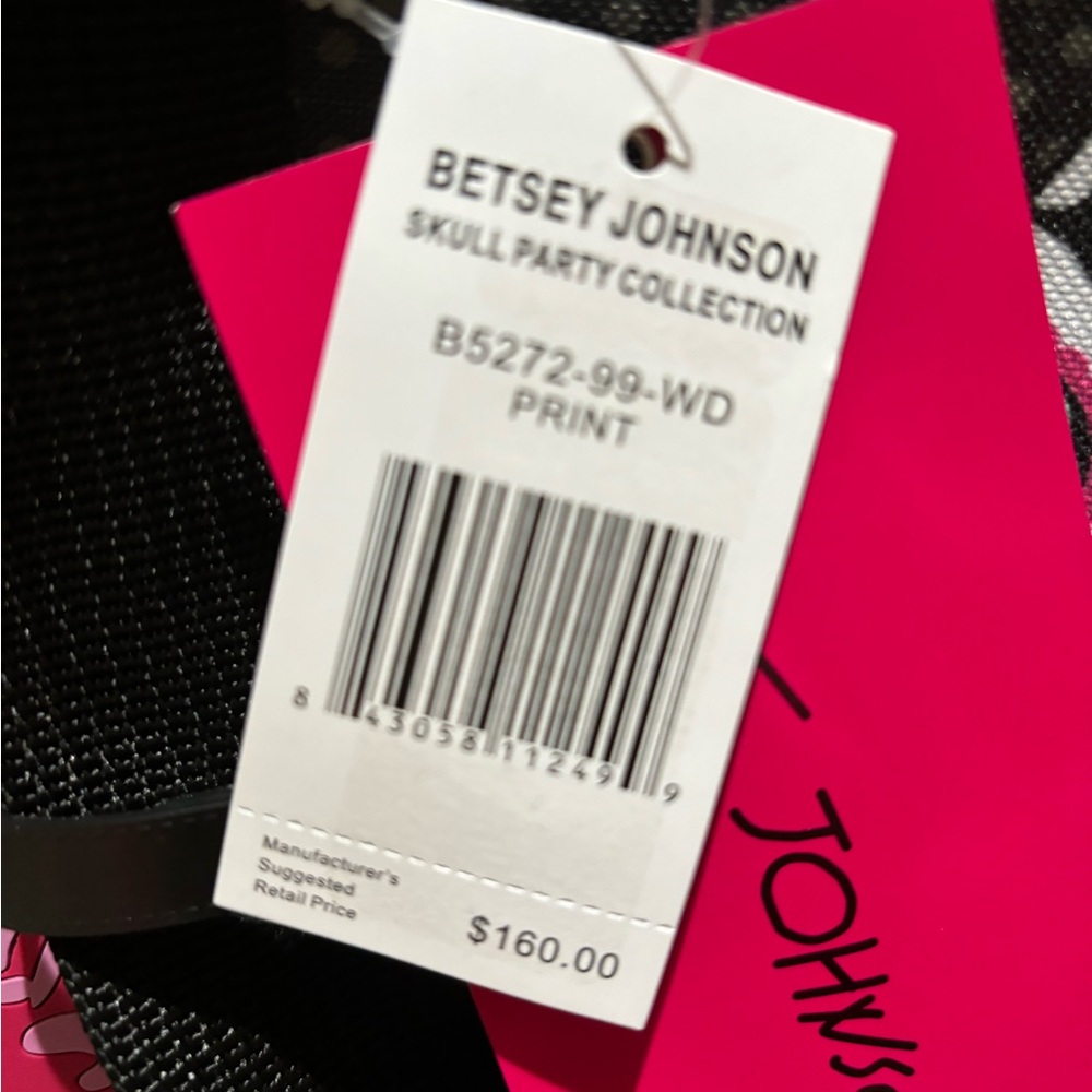 NWT Betsey Johnson Skulls Collection Roller duffle  - perfect for traveling. - Picture 4 of 10